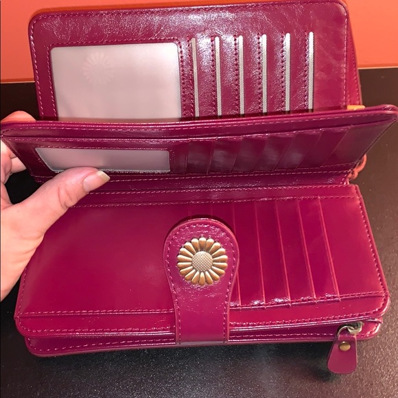 Magenta wallet/Wristlet👛 - Picture 3 of 6